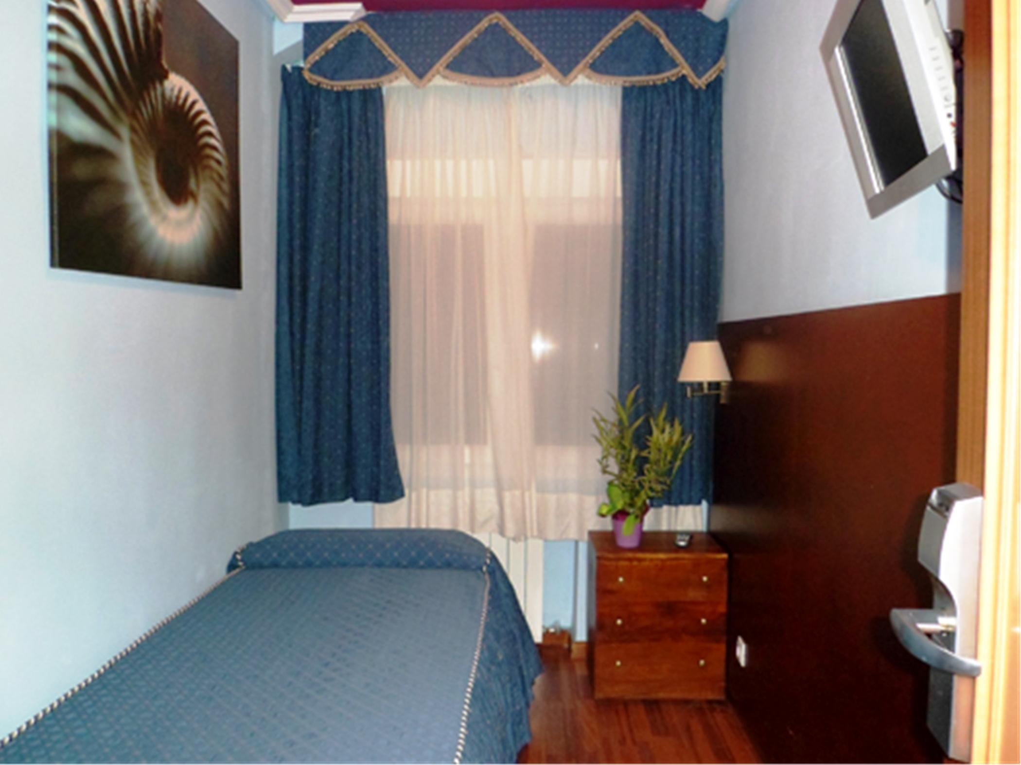 Auto Check In Hotel Las Nieves Jaca Exterior foto